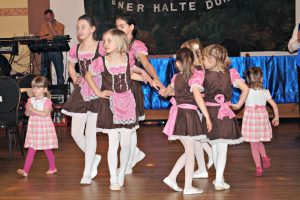 Die Mini Kids tanzen zu "Heidi"